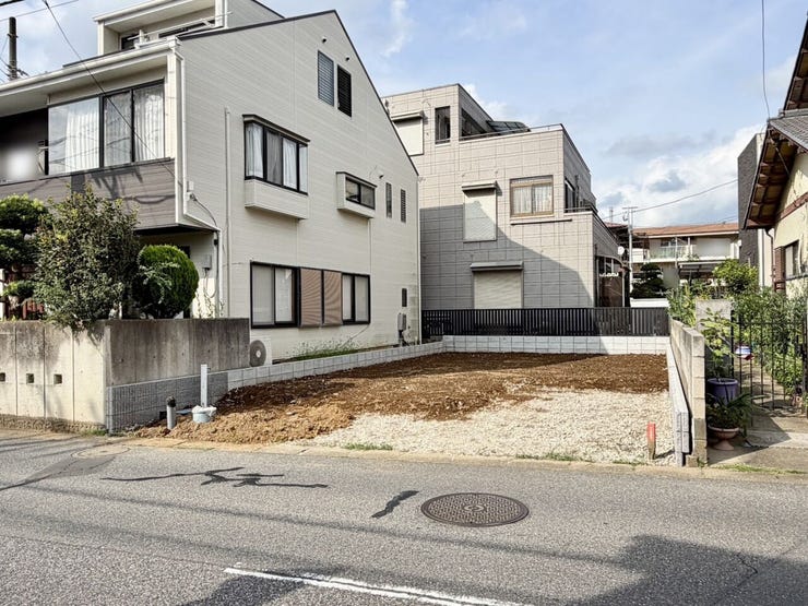 たっぷりの陽光と心地よい風が舞い込む住まいを想像させます♪