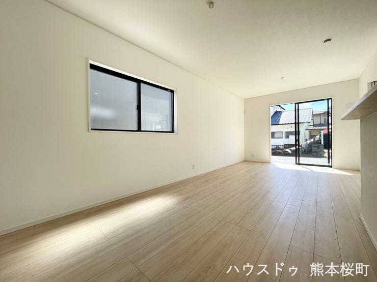 ■安らぎと笑顔の中心地■陽光が優しく降り注ぎ、会話が自然と弾む。ここでは、毎日が特別な時間へと変わります。