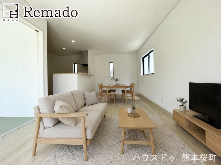 ■家族の笑顔が集う中心地■お気に入りの家具を迎え、窓からは心地の良い光が差し込みます。※CGで家具を配置しています。