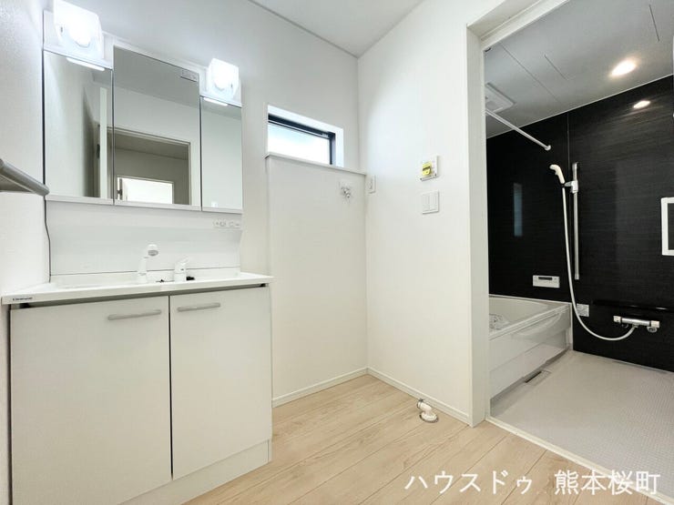 ■清々しいリフレッシュ空間■自分を磨き、気持ちを切り替える。心地よい光が差し込むプライベートスペース。