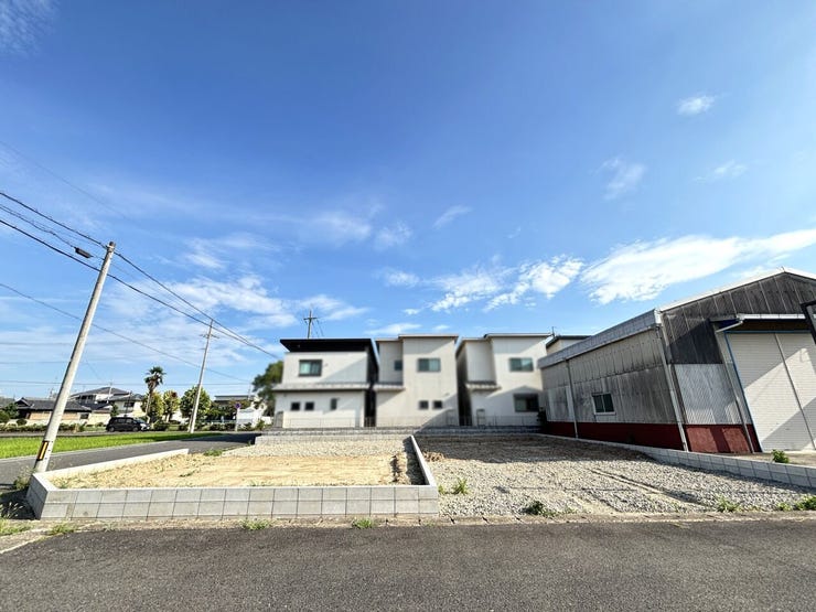 小学校徒歩5分・中学校徒歩10分でお子様の通学も安心です♪