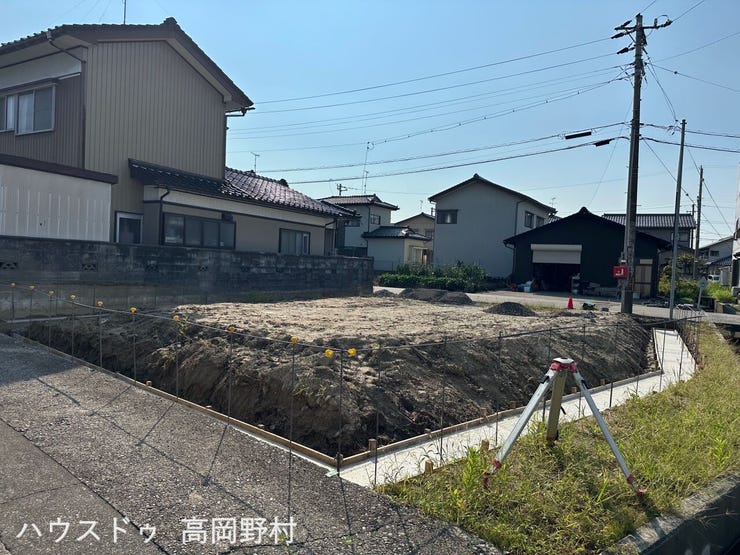 *外観写真*
現在建築中です。土地面積は約52.59坪。完成に向けて工事が進んでいます♪
