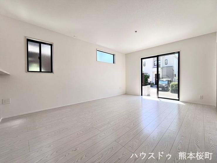 ■安らぎと笑顔の中心地■陽光が優しく降り注ぎ、会話が自然と弾む。ここでは、毎日が特別な時間へと変わります。