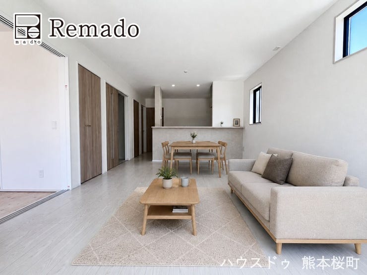 ■家族の笑顔が集う中心地■お気に入りの家具を迎え、窓からは心地の良い光が差し込みます。※CGで家具を配置しています。