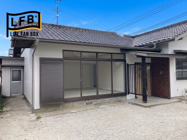 庭の奥から見た感じです♪写真の室内は現況と相違しています♪