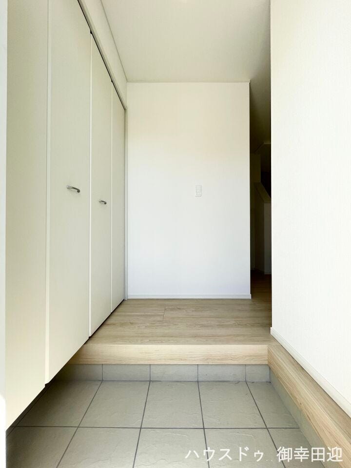 ■「しまう」が叶える美しい玄関■大容量のシューズボックスがあることでいつも整理された、気持ちの良い「家の顔」を保てます。