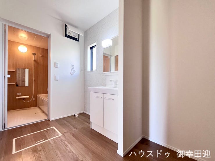 ■清々しいリフレッシュ空間■自分を磨き、気持ちを切り替える。心地よい光が差し込むプライベートスペース。