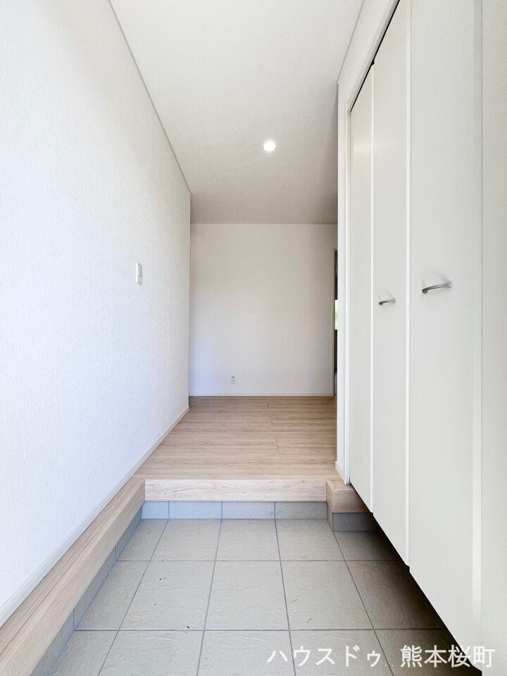 ■「しまう」が叶える美しい玄関■大容量のシューズボックスがあることでいつも整理された、気持ちの良い「家の顔」を保てます。