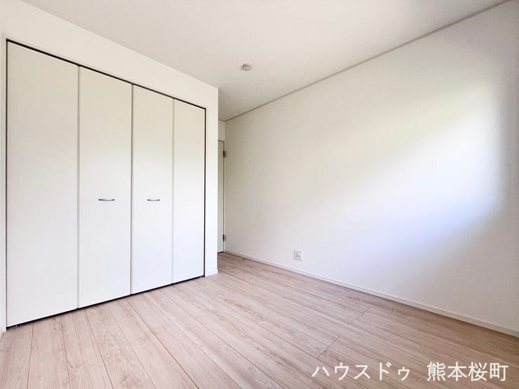 ■5帖洋室■寝室、書斎、趣味の部屋。家族の成長やライフスタイルに合わせ、様々な使い方ができる快適な空間です。