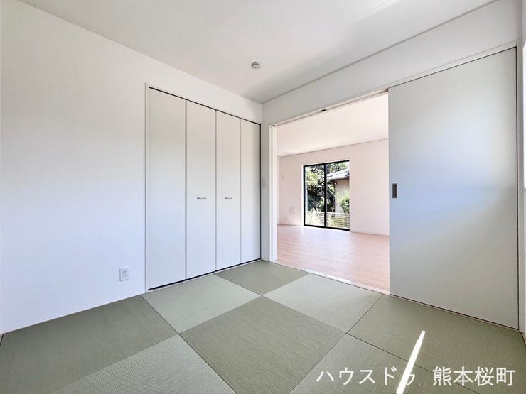 ■4.5帖和室■ゲストをもてなし、昼寝や家事にも使える、畳のぬくもりが心地よい多目的万能スペース。