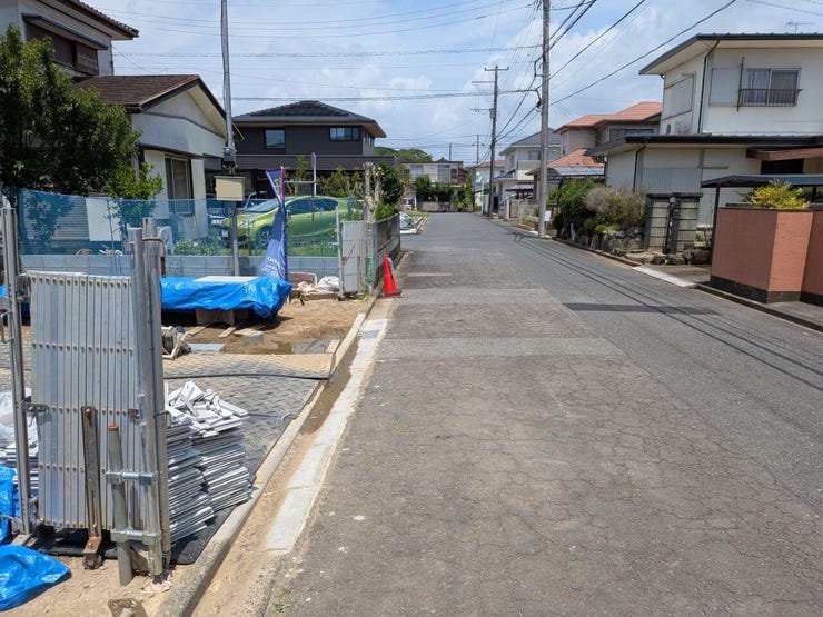 前面道路6M市道
車の出入りもゆったりできます♪
7月26日撮影