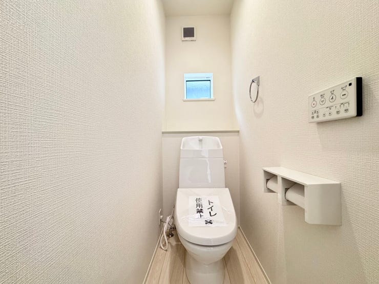 各階、温水シャワー付きトイレ完備♪