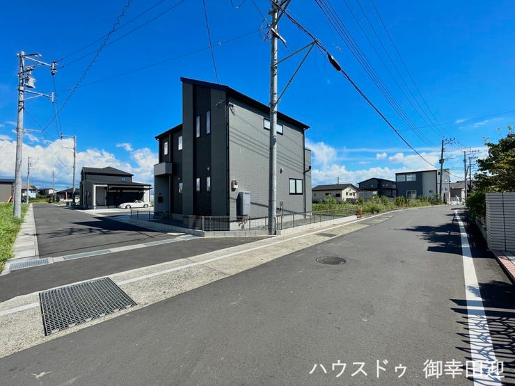 ■理想を叶える新しい暮らしの舞台■高いデザイン性と機能性を兼ね備えた住まい。ここで、家族の新しい物語が始まります。