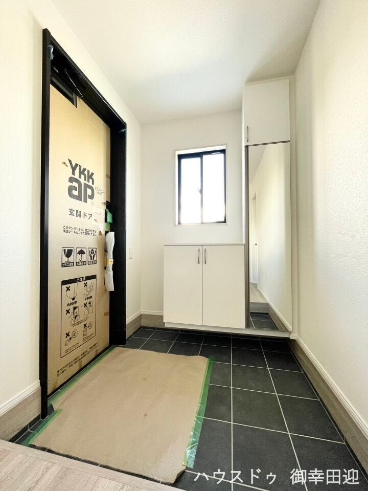 ■「ただいま」の安堵をくれる場所■訪れる人を迎え入れ、帰るたびにホッと一息つける、明るく機能的なエントランス。