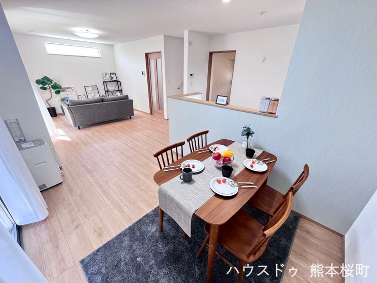 ■安らぎと笑顔の中心地■陽光が優しく降り注ぎ、会話が自然と弾む。ここでは、毎日が特別な時間へと変わります。