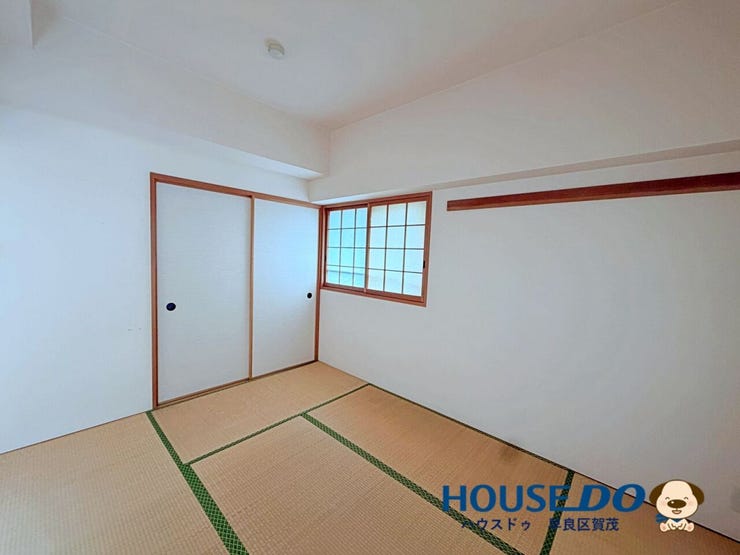 LDKの隣にはほっと落ち着く和室。
引き戸を開ければLDKとつながり、広々使うこともできます。