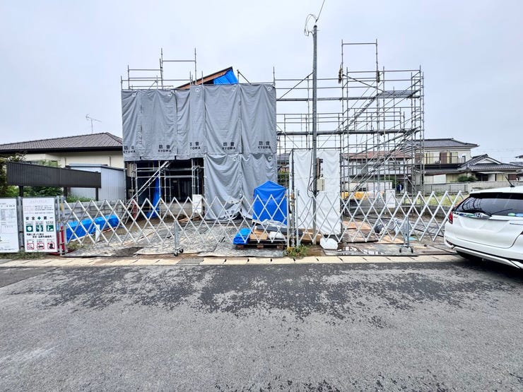 建築現場外観写真、左1号棟・右2号棟♪基礎工事中♪
8月13日撮影