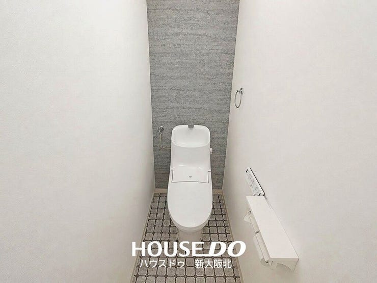 ■年中いつでも快適にご使用いただける温水便座付きトイレ!
■ペーパーホルダーが2つ付いているのも嬉しいポイントです♪