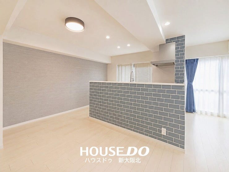■デザイン性の高いカウンターキッチンを採用!
■オシャレなだけではなく、空間に奥行きをもたせ、お部屋をより広く見せる効果があります!