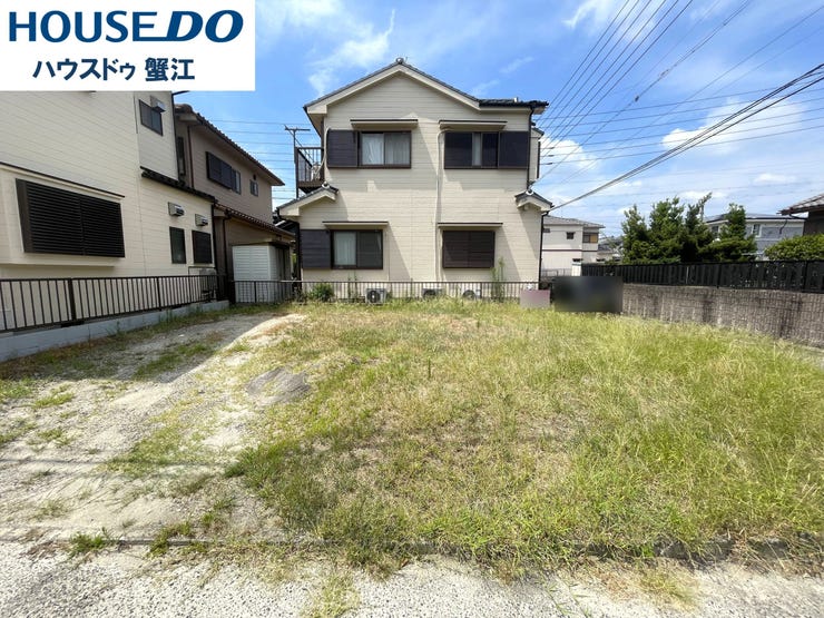 【外観】
◇外観◇
川の近くの閑静な住宅街となります。間口も広く6.7mあるので駐車も楽々です。周辺には公園も多くあり、緑豊かな環境で電車の騒音や踏切の音なども気にすることなく生活していただけます。