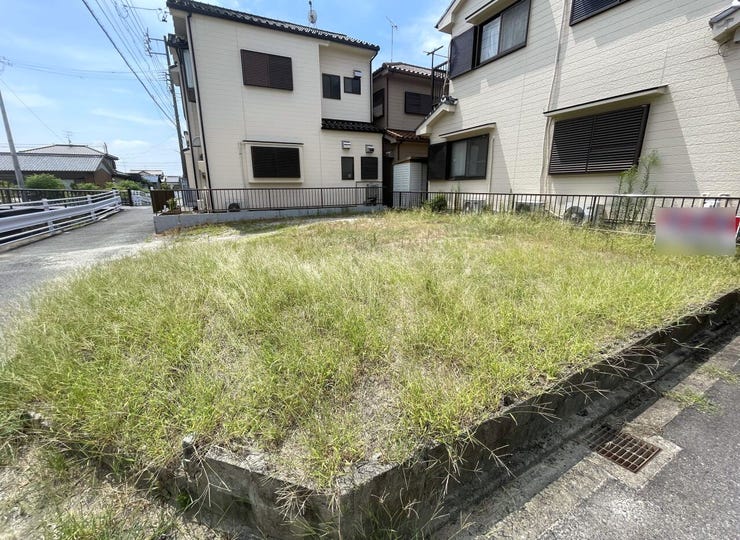 ◇外観◇
バス停まで徒歩10分以内の比較的好立地な場所となります。