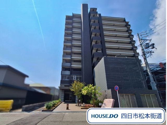 【外観】
中部西小学校/中部中学校区のマンション。近鉄四日市駅まで徒歩11分、バス停も徒歩1分!スーパーや病院など生活施設が身近に揃う、暮らしやすい住環境です♪