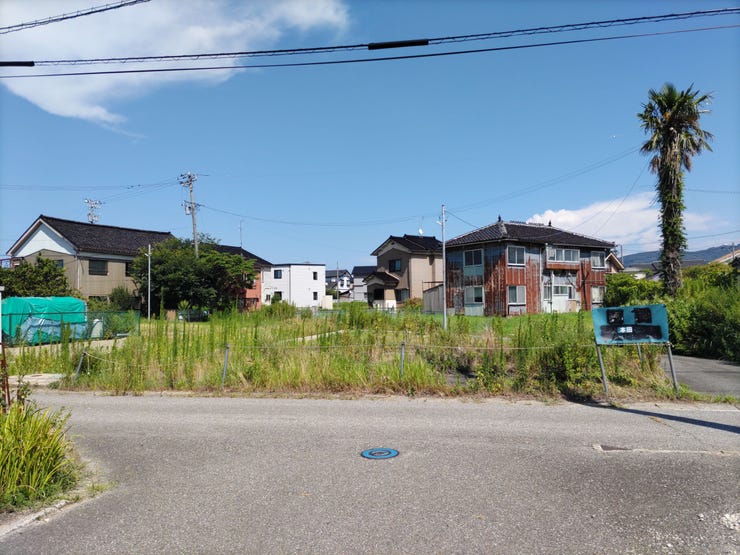 【外観】
閑静な住宅街にある角地のお土地です!