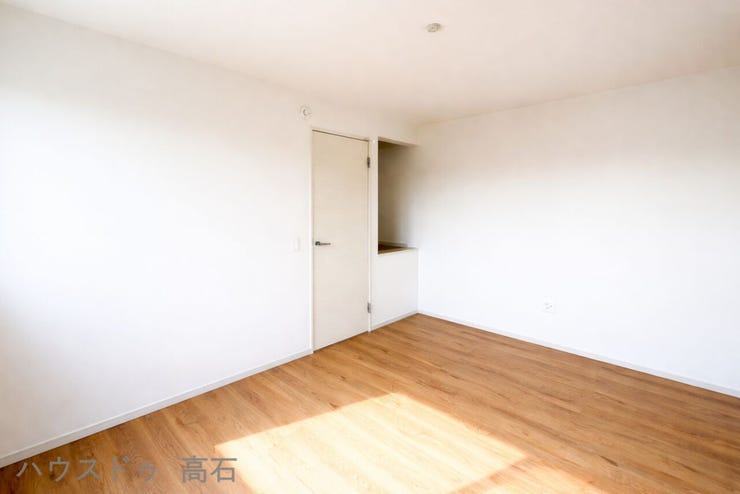 シンプルで使いやすい洋室は、家具の配置もしやすく、快適な居住空間としてご利用いただけます。