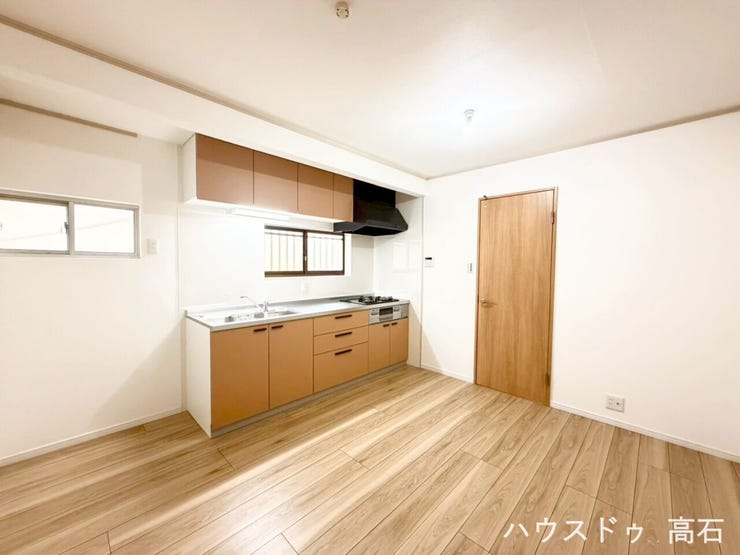 窓から自然光が入り、毎日を快適に過ごせます。