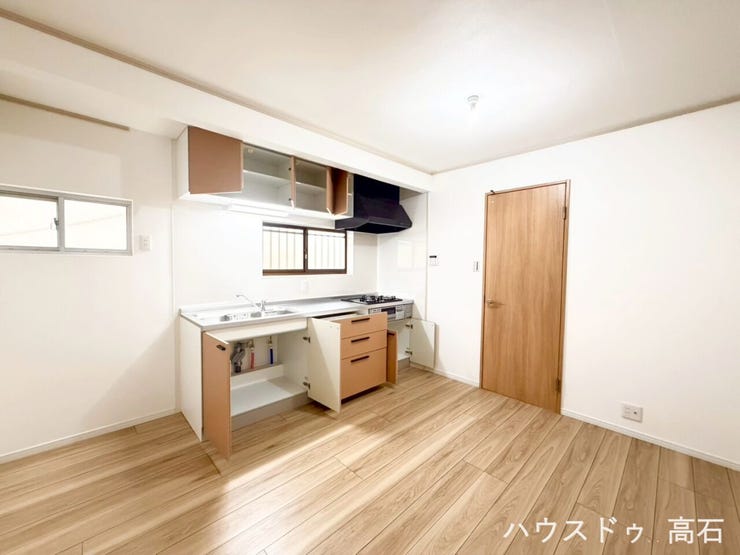 リフォーム済みで室内大変きれい!明るいDKと使いやすいキッチンで毎日の暮らしを快適に。