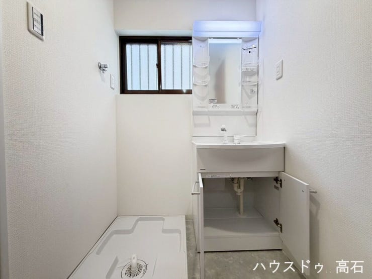 清潔感のある洗面所は、身支度や毎日の生活を快適にサポートする使いやすい空間です。