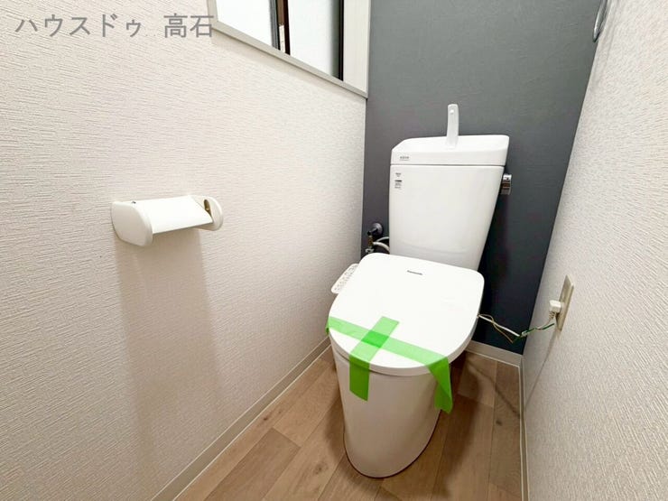 2階トイレ
2階にもトイレがあるため、忙しい朝の準備時間でも家族で重なることなくスムーズに利用できます。家族みんなに優しい、ゆとりある設計です。