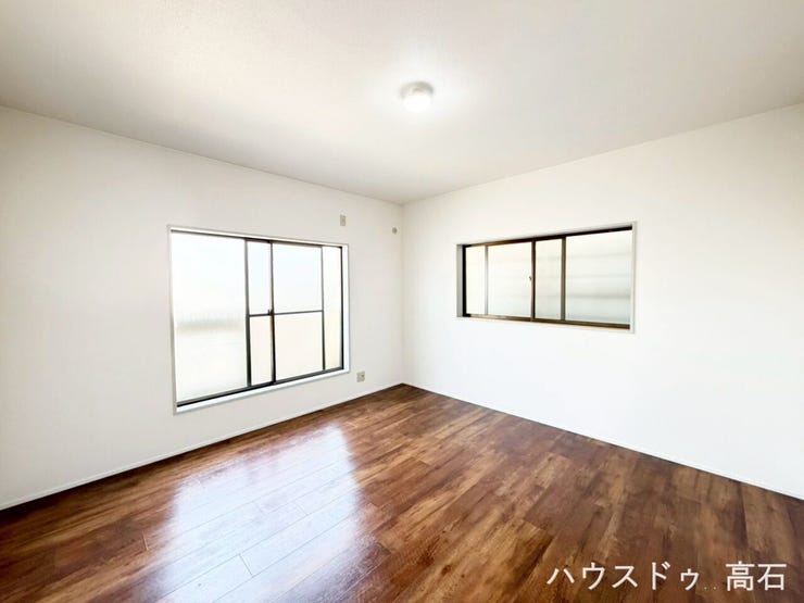 3階7畳洋室
視線が抜ける2面採光で、明るく清潔感のある一室。。