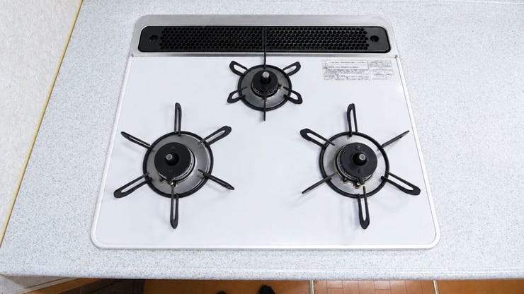 *1階のキッチンコンロ*
お料理の効率が上がる3口コンロ! 品数の多いご家庭のご飯や、作り置きの調理もストレスなく快適に行えます。