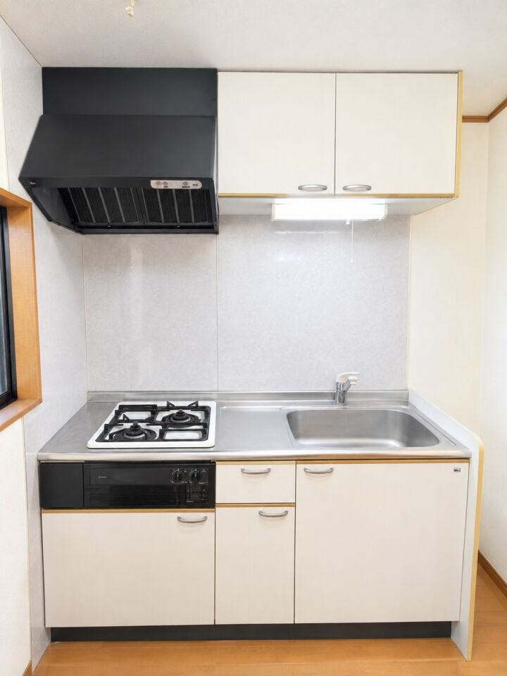 *2階のキッチン*
わざわざ1階へ降りる手間がなく、家事効率や利便性が大きく向上する嬉しい仕様です。