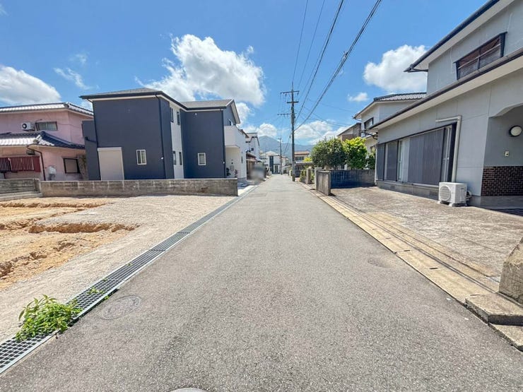 小倉南区下貫新築戸建て♪ 駐車並列2台♪全居室収納♪宅配ボックス♪WIC♪洋風和室♪ダウンライト♪