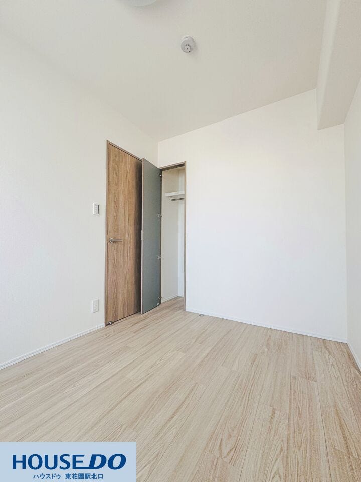 ハンガーパイプ付きのクローゼットを完備♪衣類をすっきりと収納できるため、お部屋のスペースを広々と活用できます!