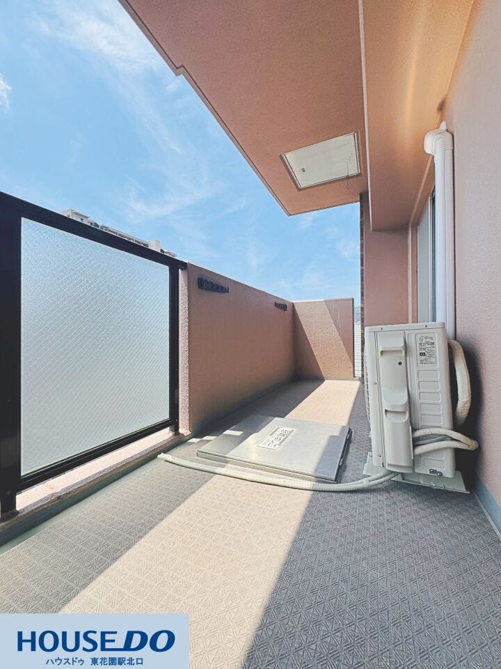 日当たりと風通しの良さが魅力のバルコニー!しっかりとした手すり壁がプライバシーを守り、快適にお洗濯物を干せます♪