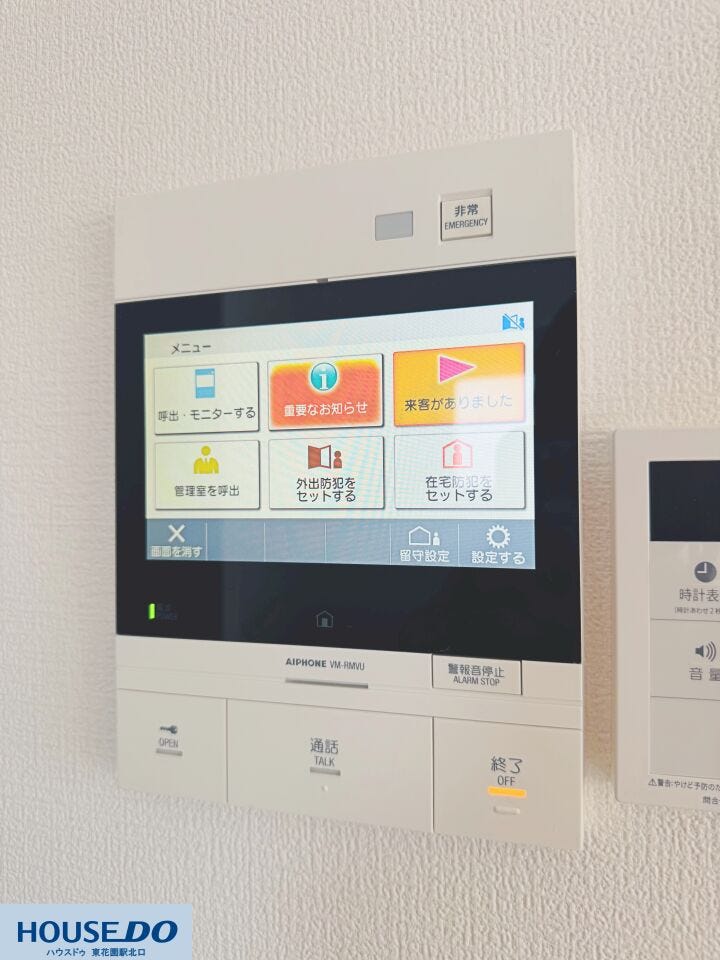 訪問者を室内からしっかり確認できるTVモニター付きインターホン!留守番時やお子様のお留守番時にも安心のセキュリティ設備です♪
