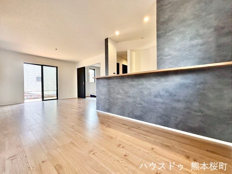 ■安らぎと笑顔の中心地■陽光が優しく降り注ぎ、会話が自然と弾む。ここでは、毎日が特別な時間へと変わります。