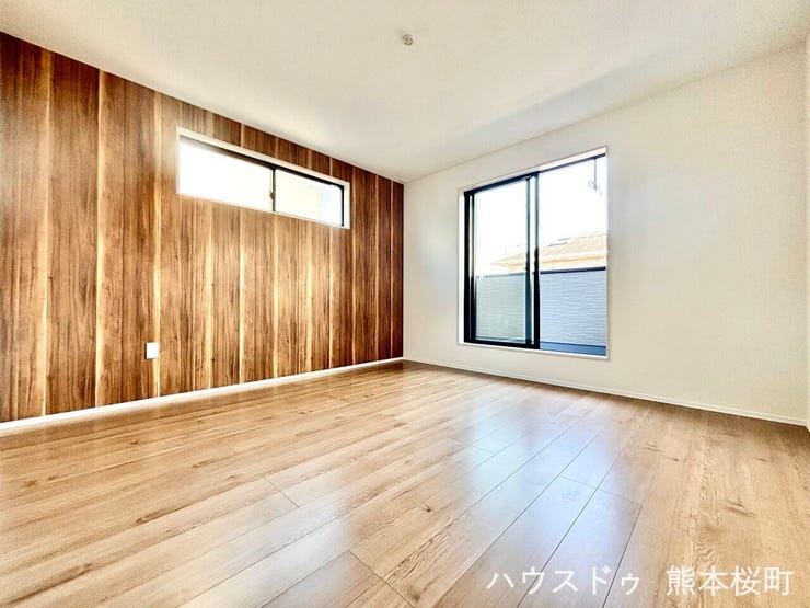 ■2階8帖洋室■寝室、書斎、趣味の部屋。家族の成長やライフスタイルに合わせ、様々な使い方ができる快適な空間です。