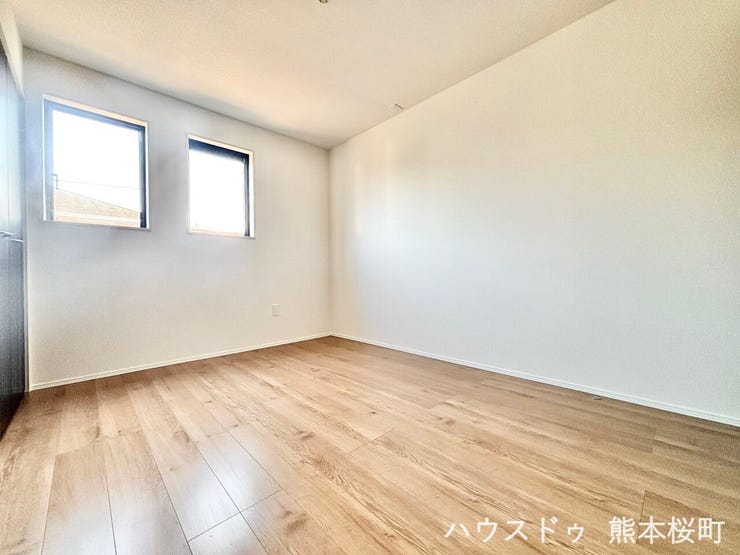 ■2階6帖洋室■寝室、書斎、趣味の部屋。家族の成長やライフスタイルに合わせ、様々な使い方ができる快適な空間です。