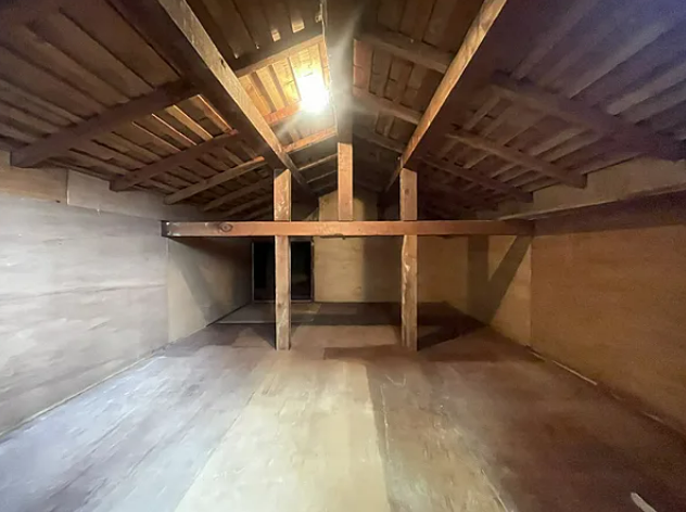 屋根裏収納