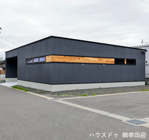 ■理想を叶える新しい暮らしの舞台■高いデザイン性と機能性を兼ね備えた住まい。ここで、家族の新しい物語が始まります。