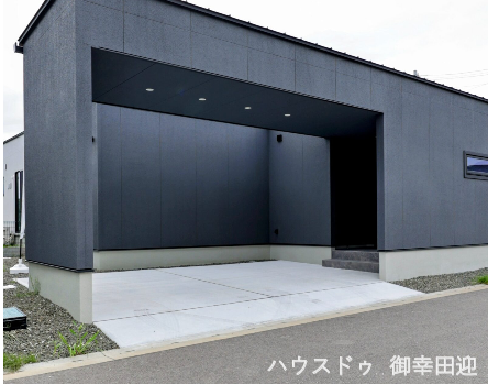 ■車と趣味の幅が広がる場所■単なる駐車スペースではない、洗車やタイヤ交換、DIYにも使える多目的な屋外スペースです。