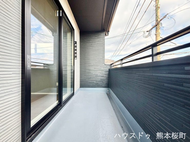 ■空の下の開放的な特等席■日光浴や読書、外の空気を感じながらリフレッシュ。暮らしを豊かにする、もう一つの心地よい空間です。