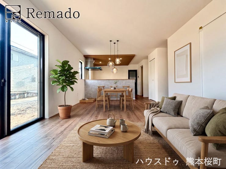 ■家族の笑顔が集う中心地■お気に入りの家具を迎え、窓からは心地の良い光が差し込みます。※CGで家具を配置しています。