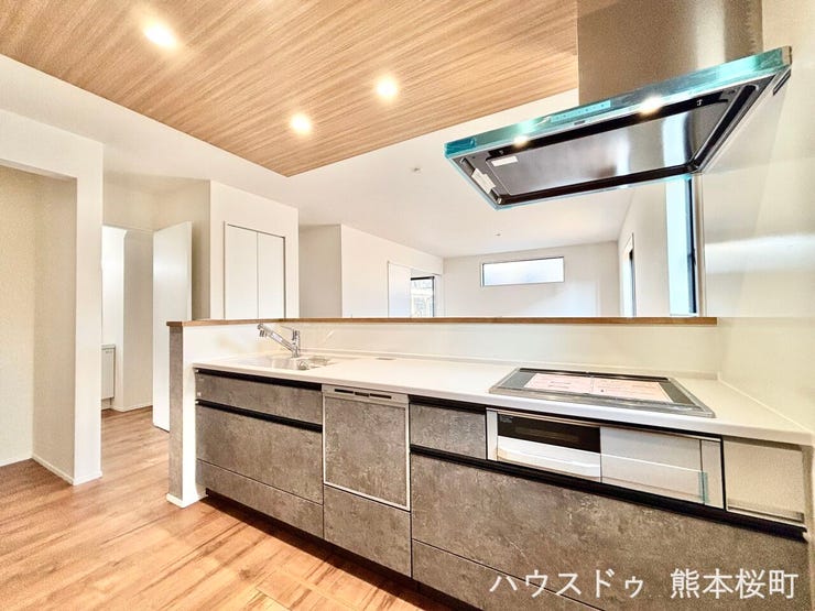 ■家族の「美味しい」が集まる舞台■高い機能性と美しいデザインを両立。料理する人も、待つ人も、笑顔になれる場所です。