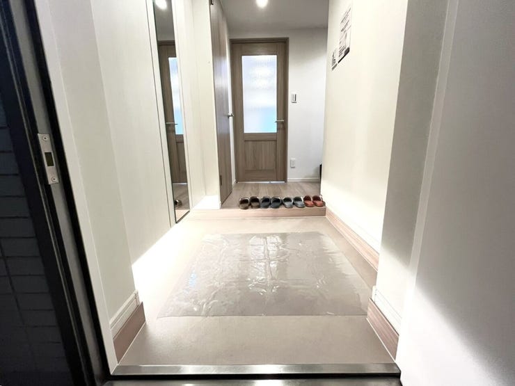 上質感漂う玄関です♪居住者の帰り、訪れる方を優しく迎える・安らぎに満ちた生活空間を予感させるようなその佇まいが魅力的ですね。「行ってらっしゃい」「おかえりなさい」が溢れるような明るい空間です☆