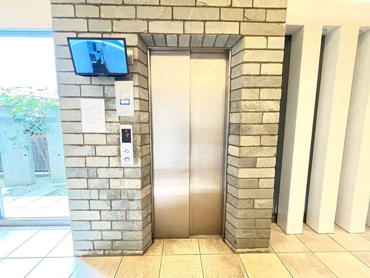 エレベーター1基